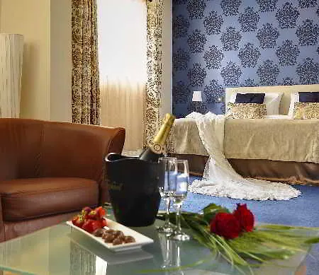 Hotell Bay 4*